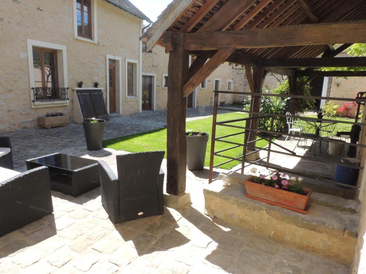 Ilot Bonheur Hotel Ury Buitenkant foto