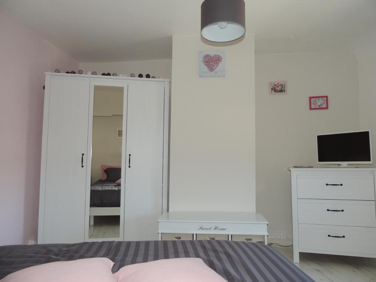Ilot Bonheur Hotel Ury Buitenkant foto